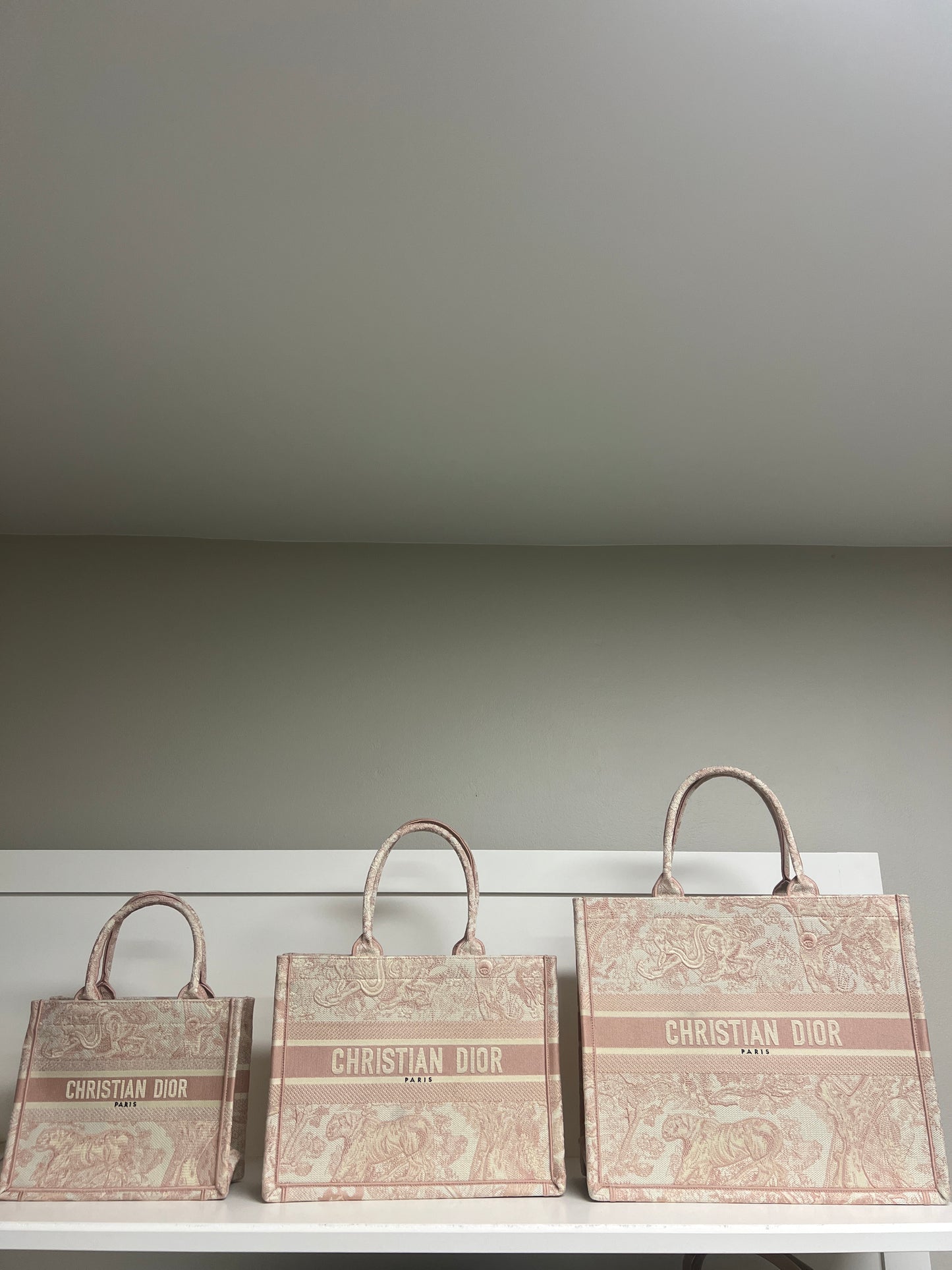 Medium tote purse