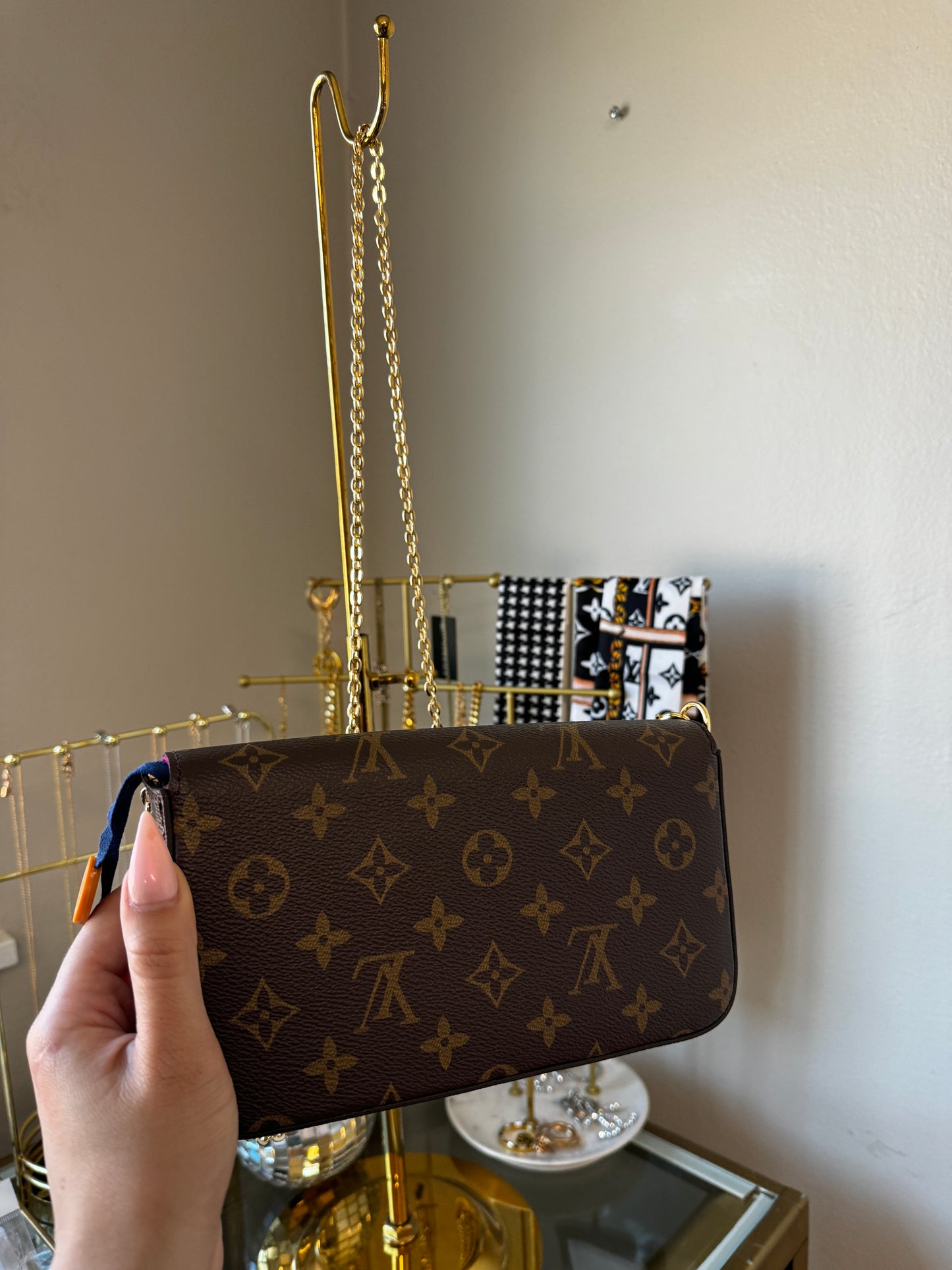 Crossbody purse