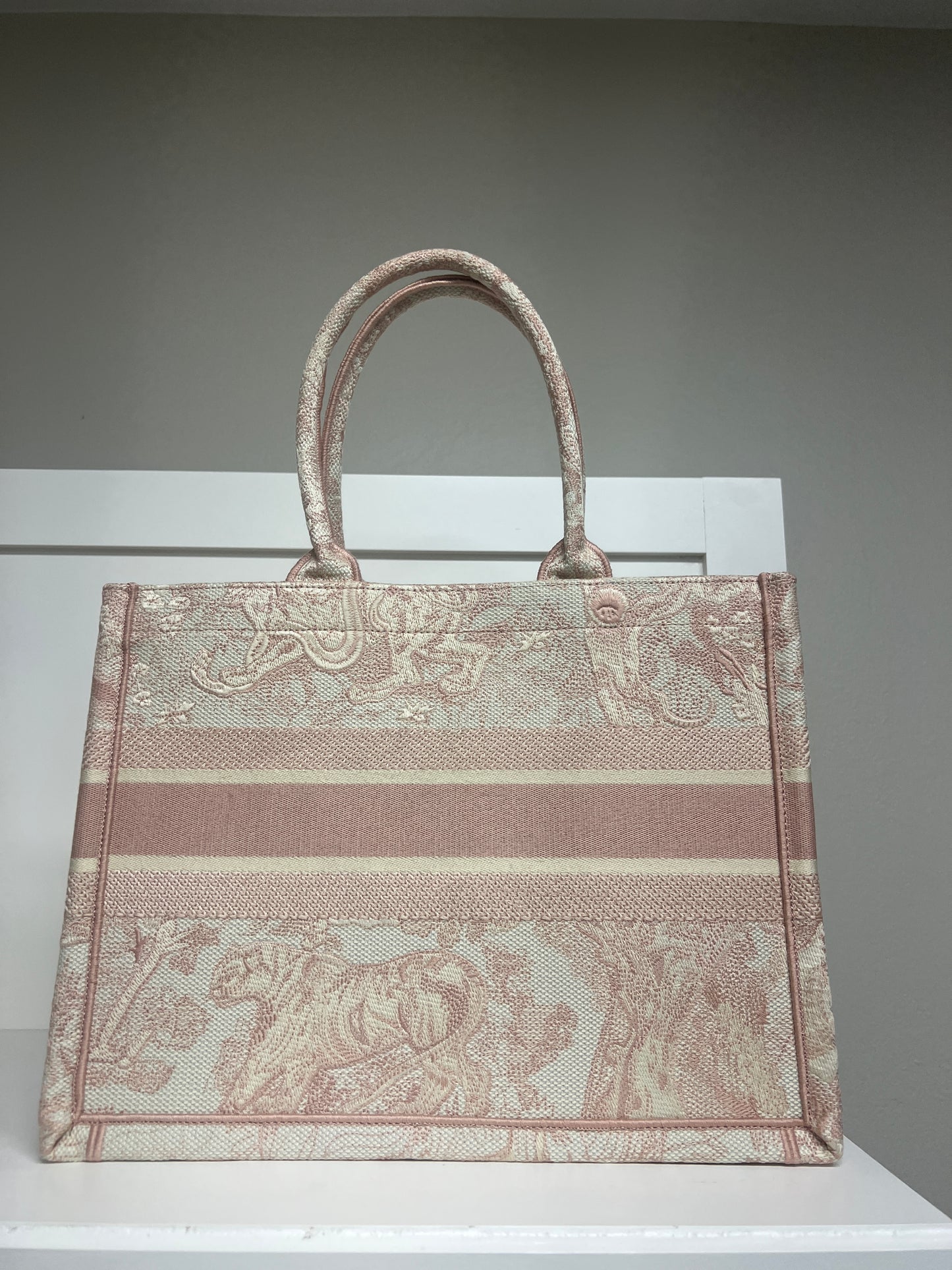 Medium tote purse
