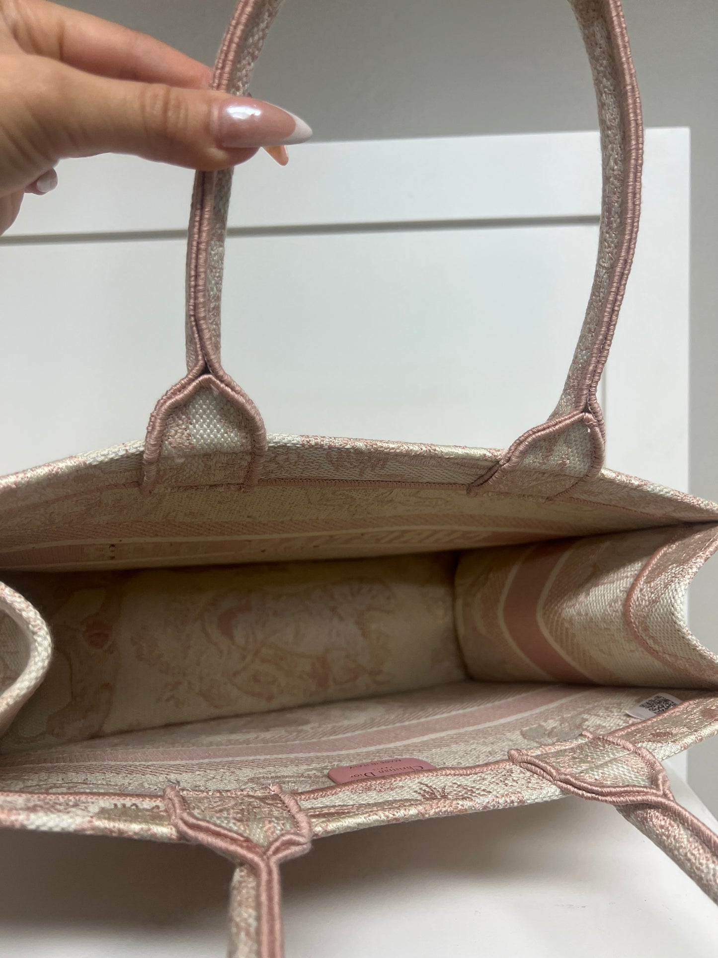 Medium tote purse