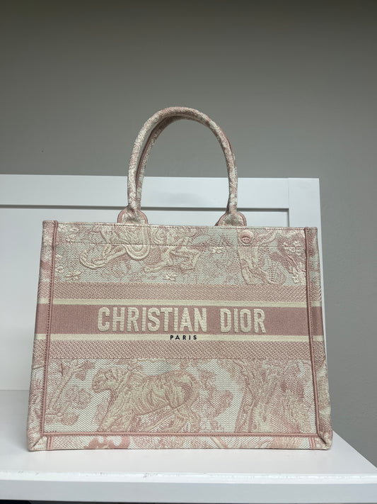 Medium tote purse