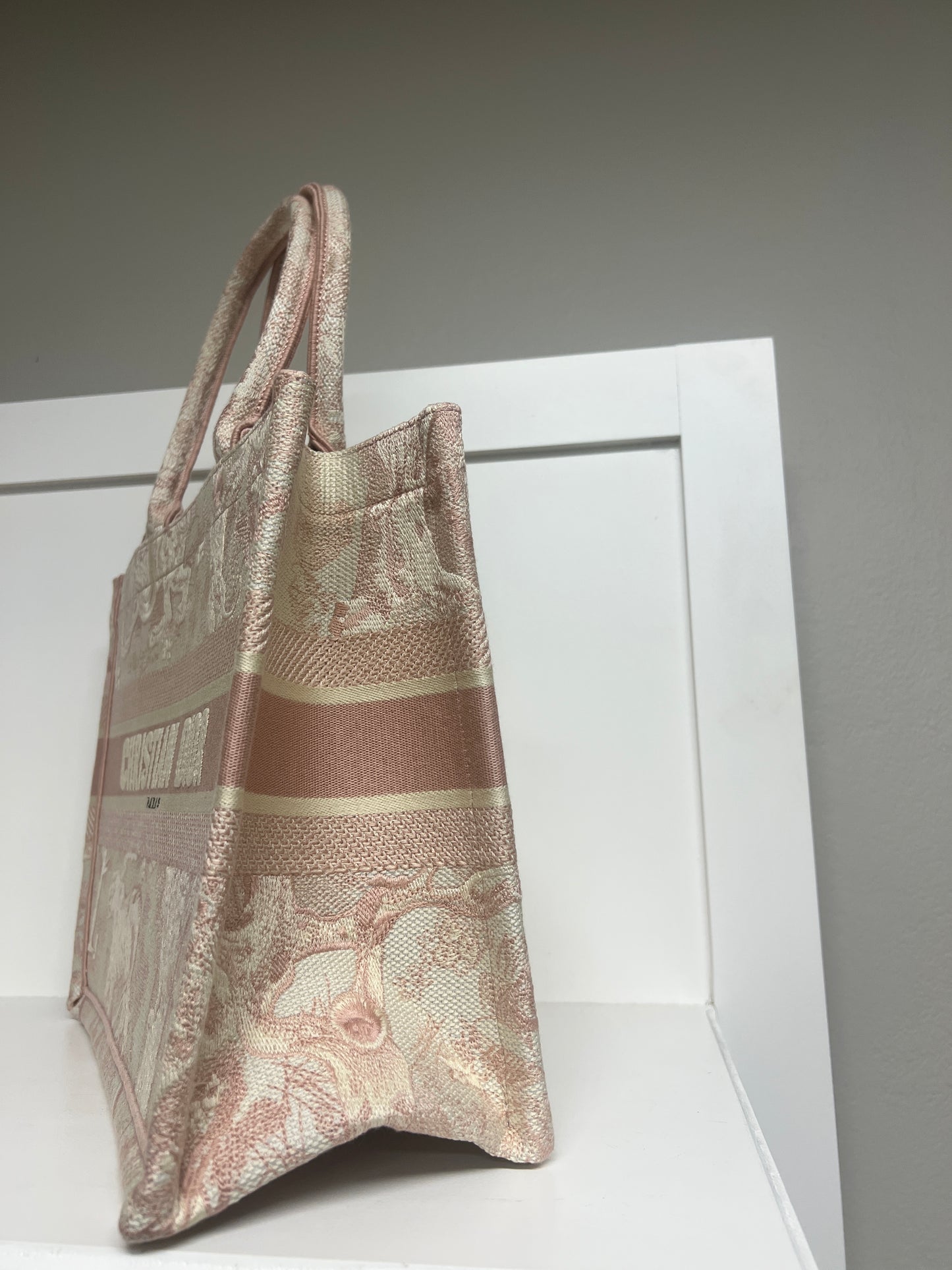 Medium tote purse